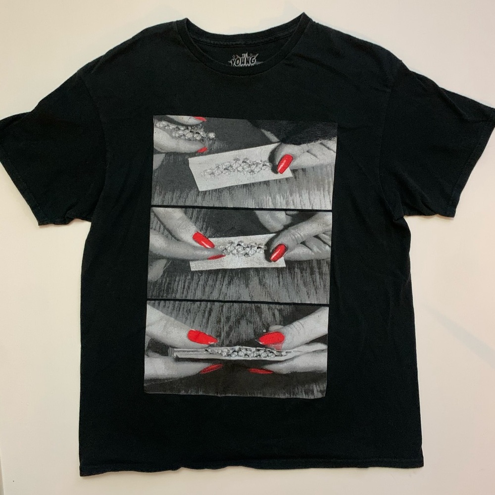 Rolling graphic tee